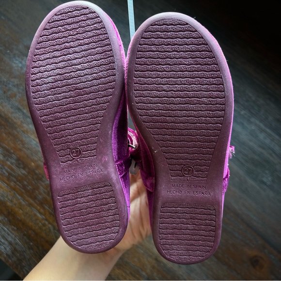NWOT Children Chic Velvet Mary Jane Flats - Picture 3 of 3